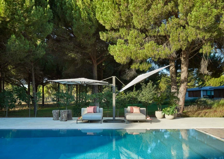 Akula_Belgravia-Dual-Cantilever-10ft_JA35_-Ambience-9